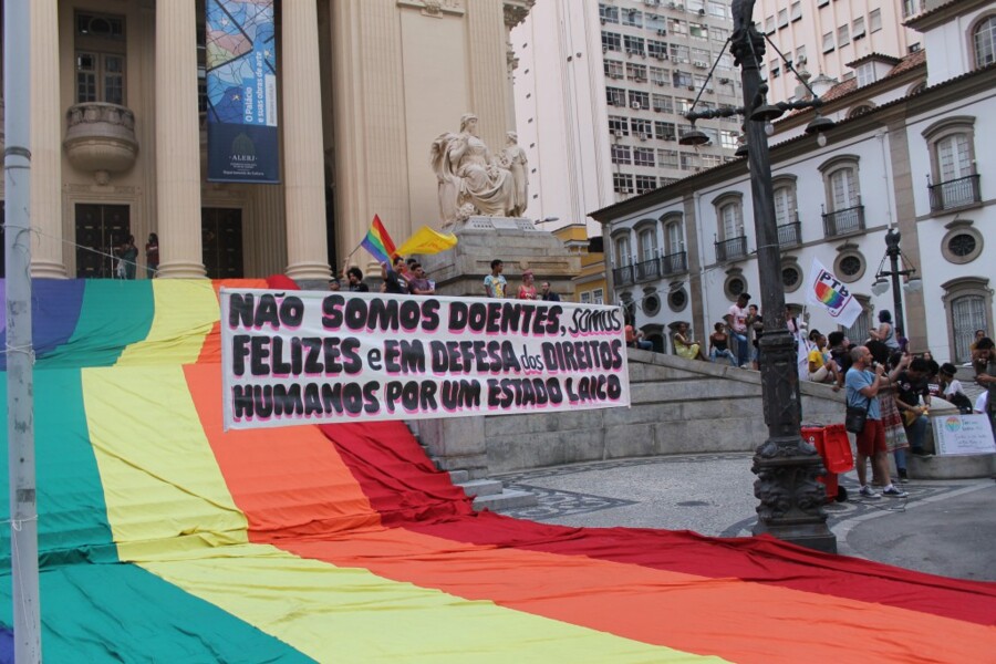 crp-rj-presente-no-ato-publico-em-favor-da-resolucao-00199-e-do-direito-a-diversidade-sexual-e-de-genero-no-centro-do-rio