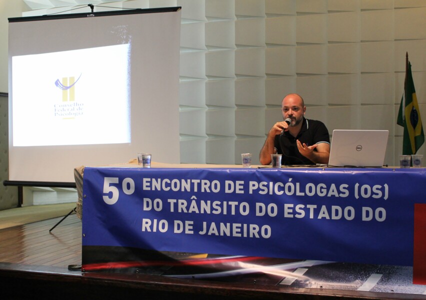 mesas-tematicas-debatem-historia-e-desenvolvimento-da-psicologia-do-transito-no-brasil-resolucoes-do-cfp-para-a-area-e-a-atuacao-no-contexto-da-cnh