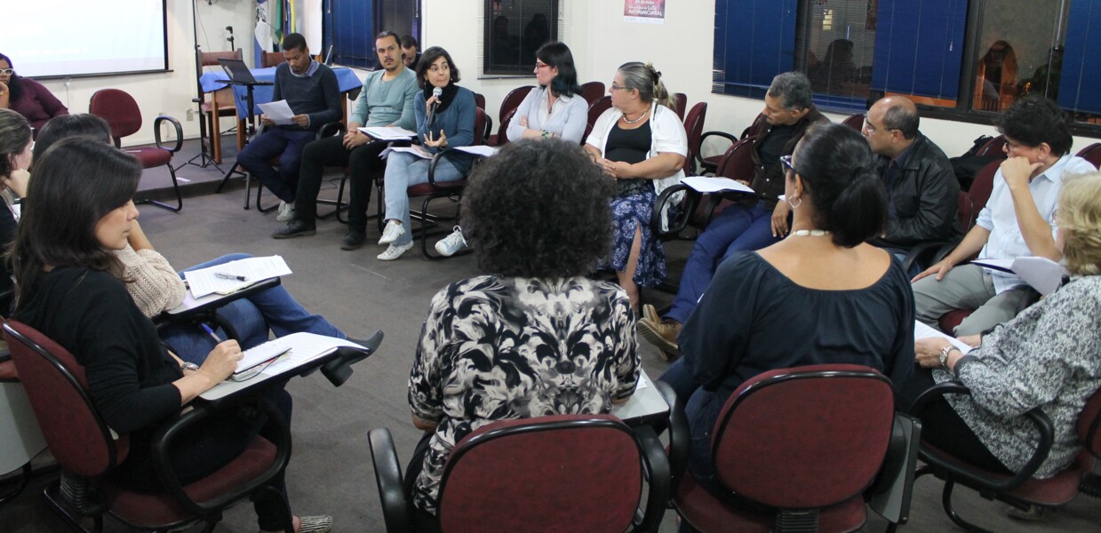 psicologas-os-se-reunem-na-sede-do-crp-rj-para-debate-sobre-psicologia-digital-e-contemporaneidade