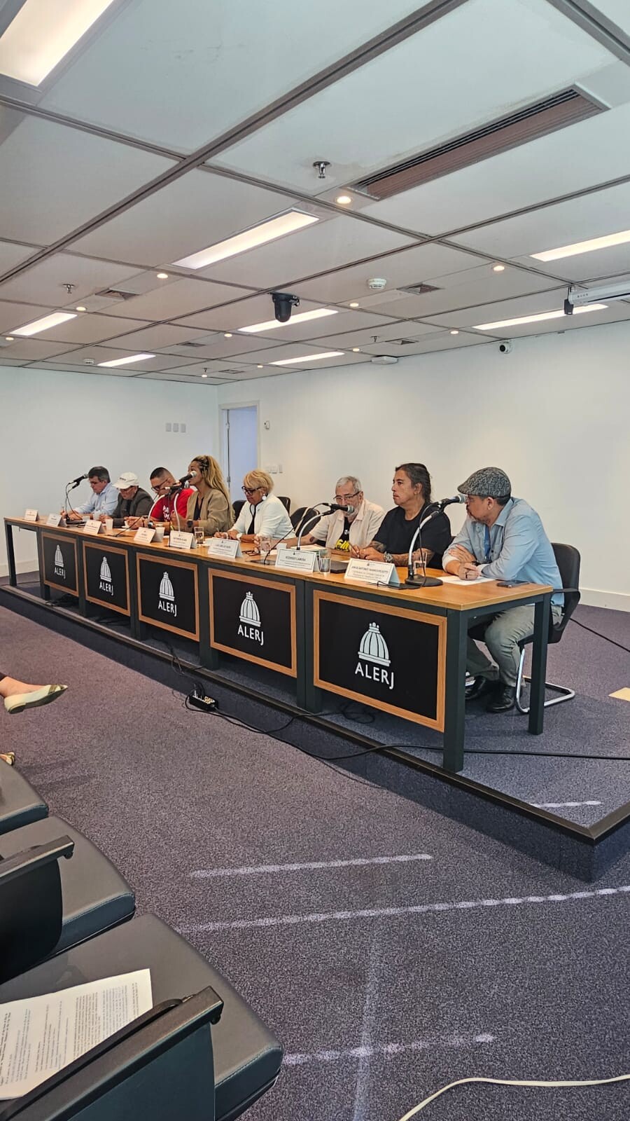 crp-rj-participa-de-audiencia-publica-na-alerj-sobre-hiperexploracao-do-trabalho-saude-mental-e-o-fim-da-escala-6x1
